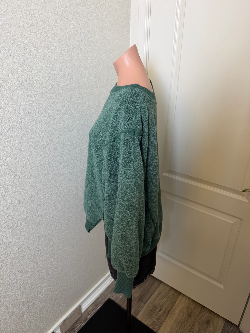American Eagle This Feels Seriously Huggable Oversized Green Crewneck Sweatshirt - Picture 2 of 5